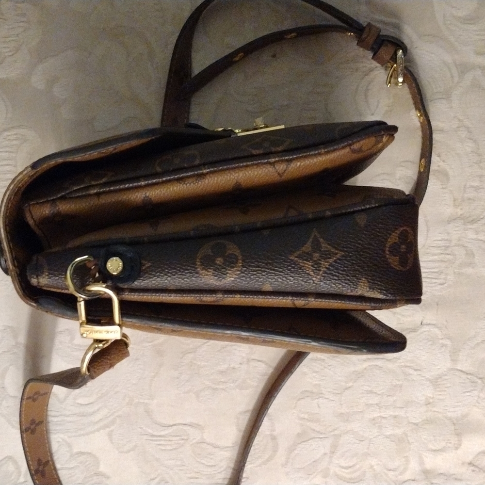 Louis Vuitton Reverse Monogram Pochette Metis - Picture 2 of 16